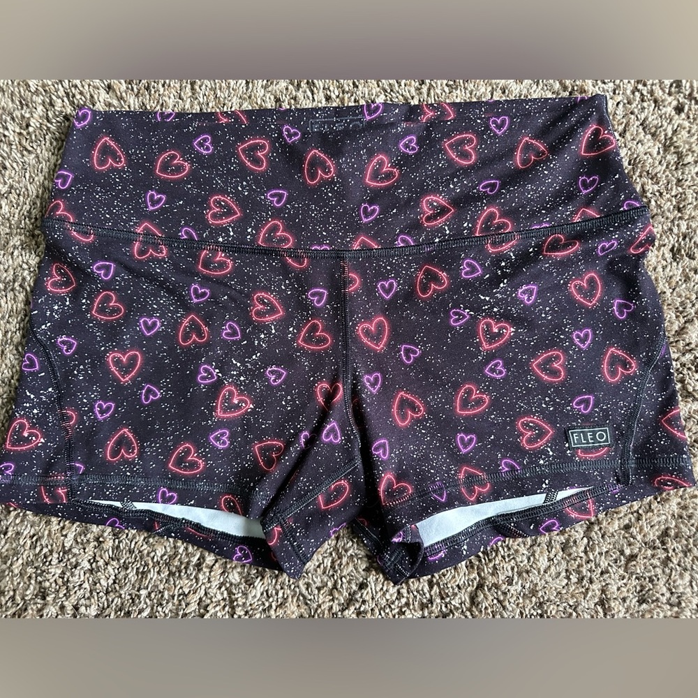 Fleo apex contour shorts